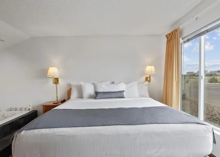 Waldport Bayfront Hotel & Restaurant