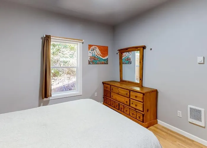 Private Quiet Dog-Friendly Home With Firepit Quarter Mile From Heceta Beach
