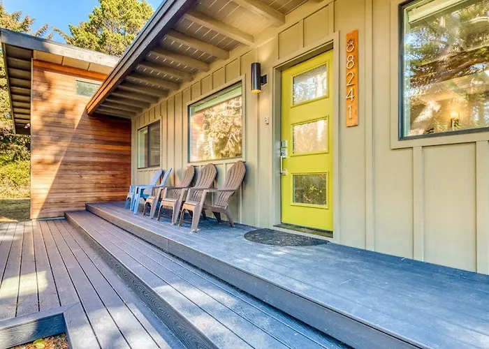 Stunning New Home With Furnished Deck & Easy Beach Access