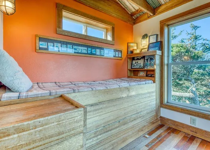 Home With Guest Cottage & Private Hot Tub - Close Beach Access Dogs Ok